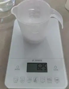 Weighing potassium hydroxide