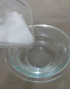 Mixing sodium hydroxide solution