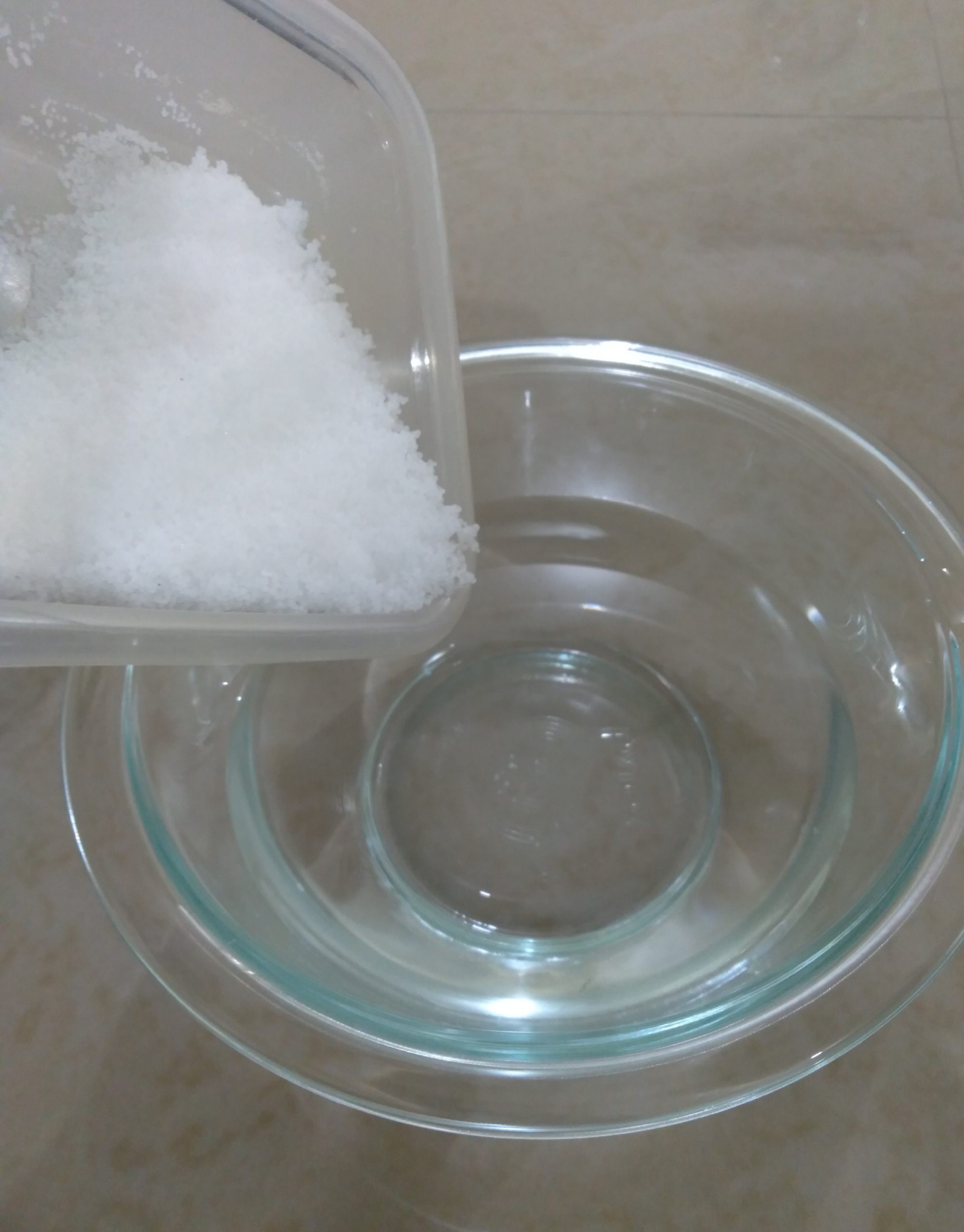 Mixing sodium hydroxide solution